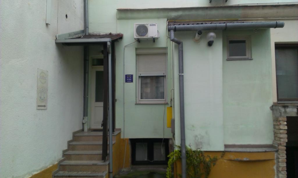 סלאבונסקי ברוד Apartments & Rooms Korzo חדר תמונה